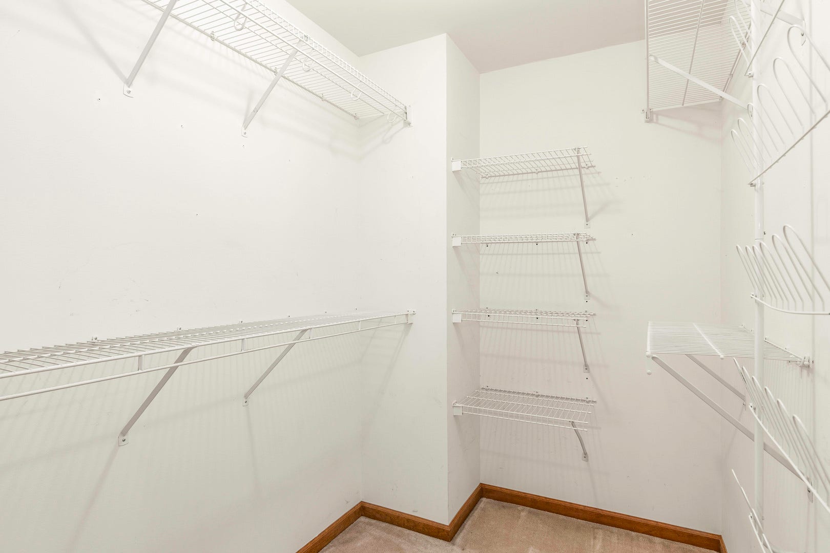 997 S Hampton Court, Aurora, IL 60506 997 S Hampton Court, Aurora, IL 60506