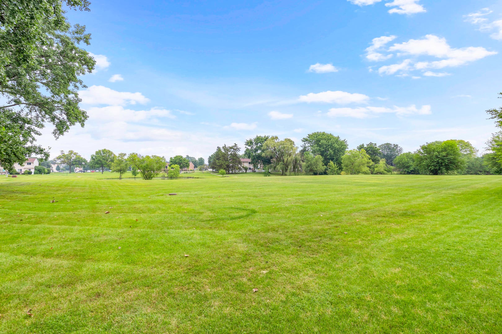 997 S Hampton Court, Aurora, IL 60506 997 S Hampton Court, Aurora, IL 60506