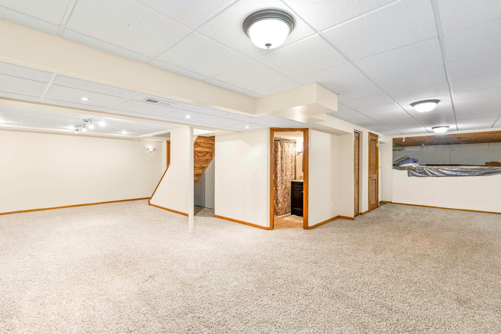 997 S Hampton Court, Aurora, IL 60506 997 S Hampton Court, Aurora, IL 60506