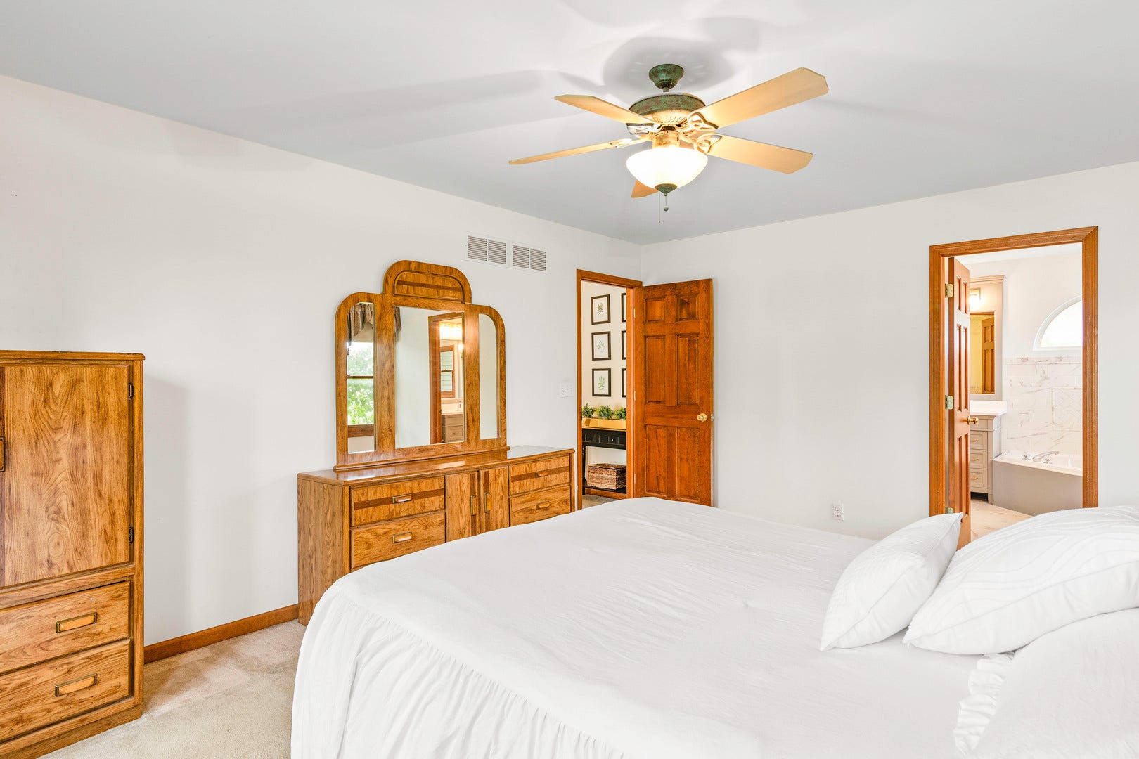 997 S Hampton Court, Aurora, IL 60506 997 S Hampton Court, Aurora, IL 60506