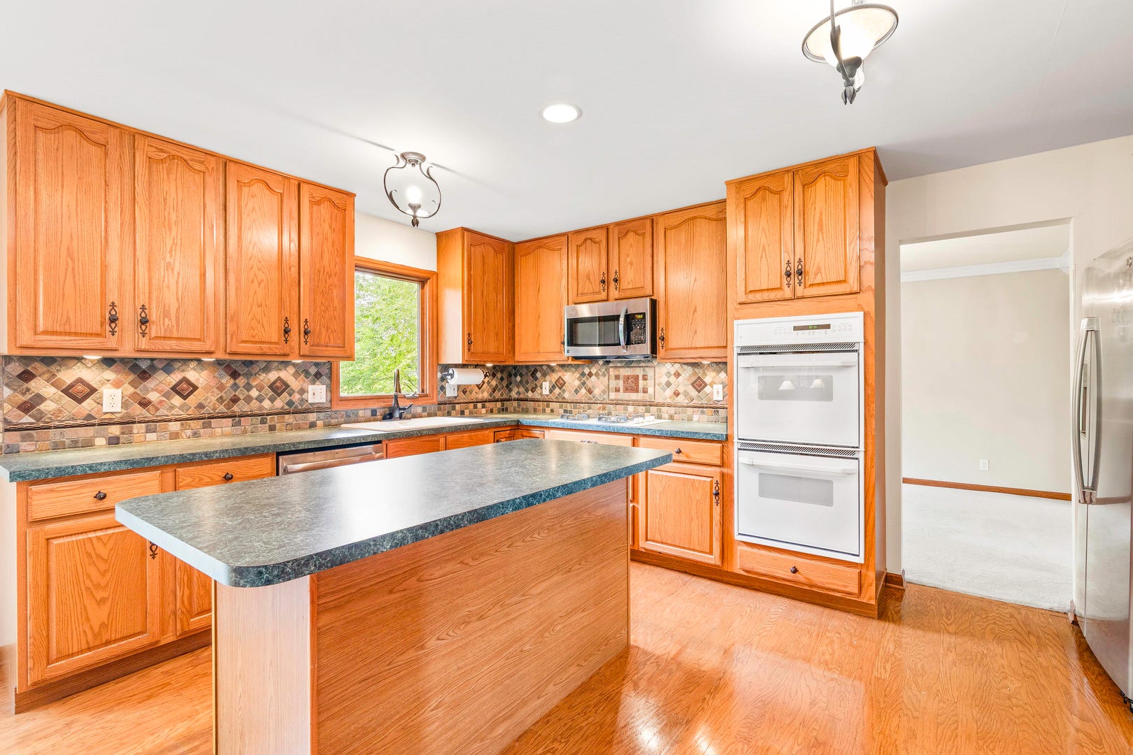 997 S Hampton Court, Aurora, IL 60506 997 S Hampton Court, Aurora, IL 60506