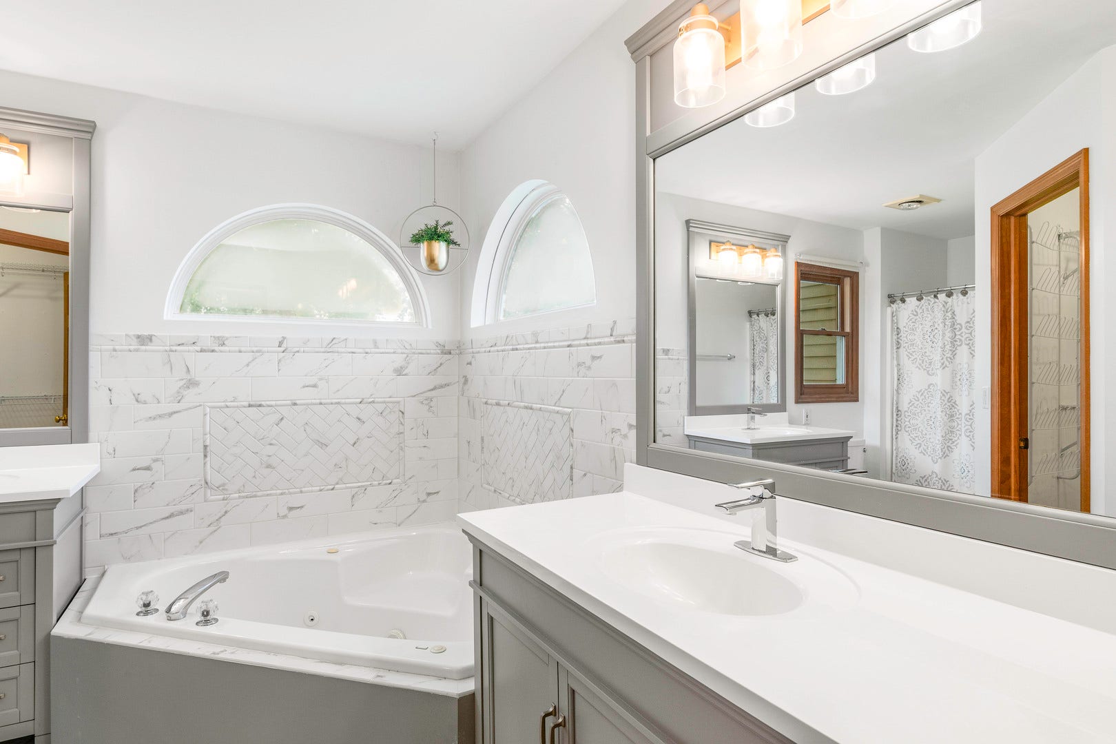 997 S Hampton Court, Aurora, IL 60506 997 S Hampton Court, Aurora, IL 60506