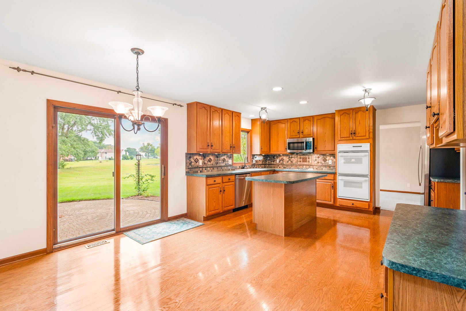 997 S Hampton Court, Aurora, IL 60506 997 S Hampton Court, Aurora, IL 60506