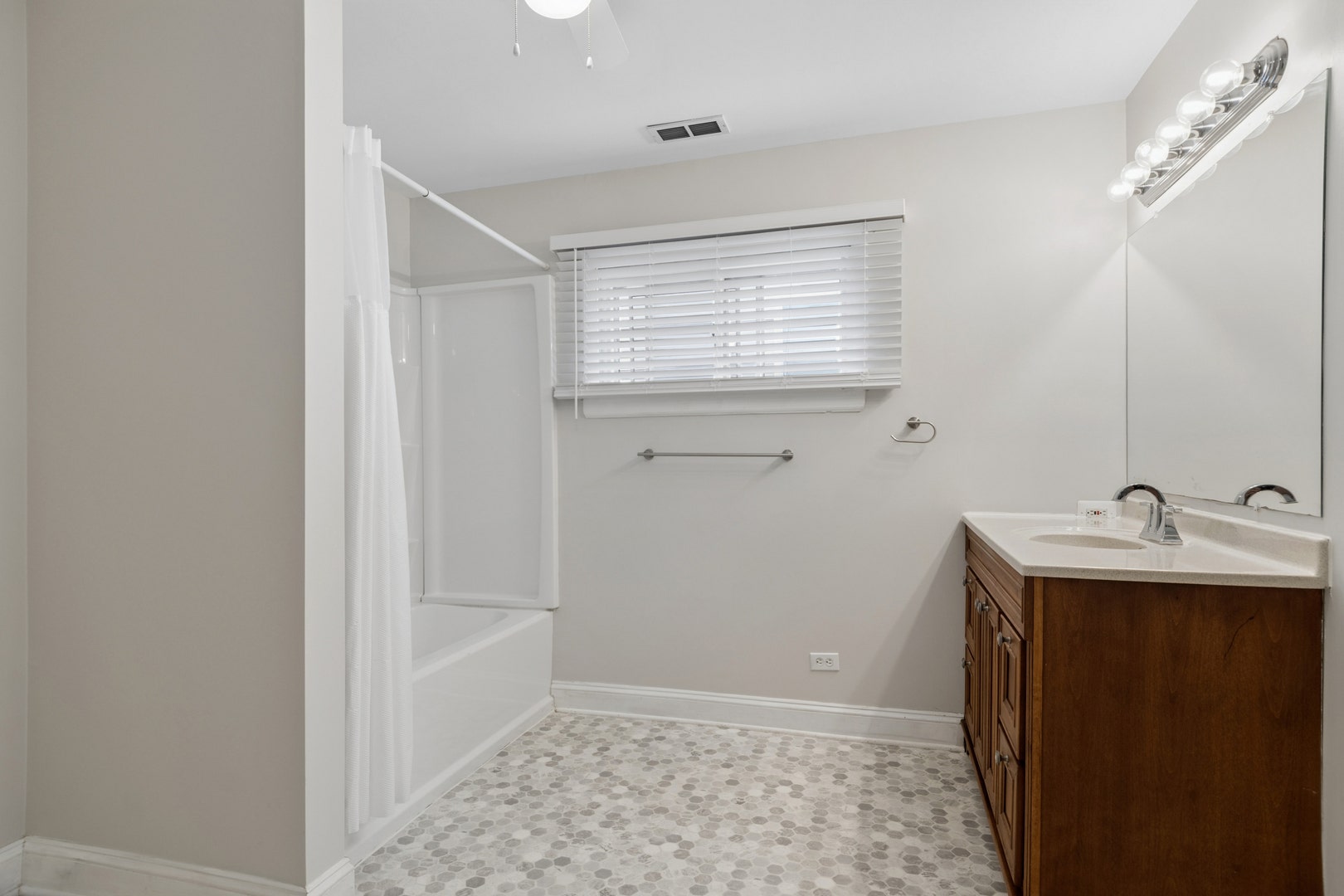 Spacious, new flooring