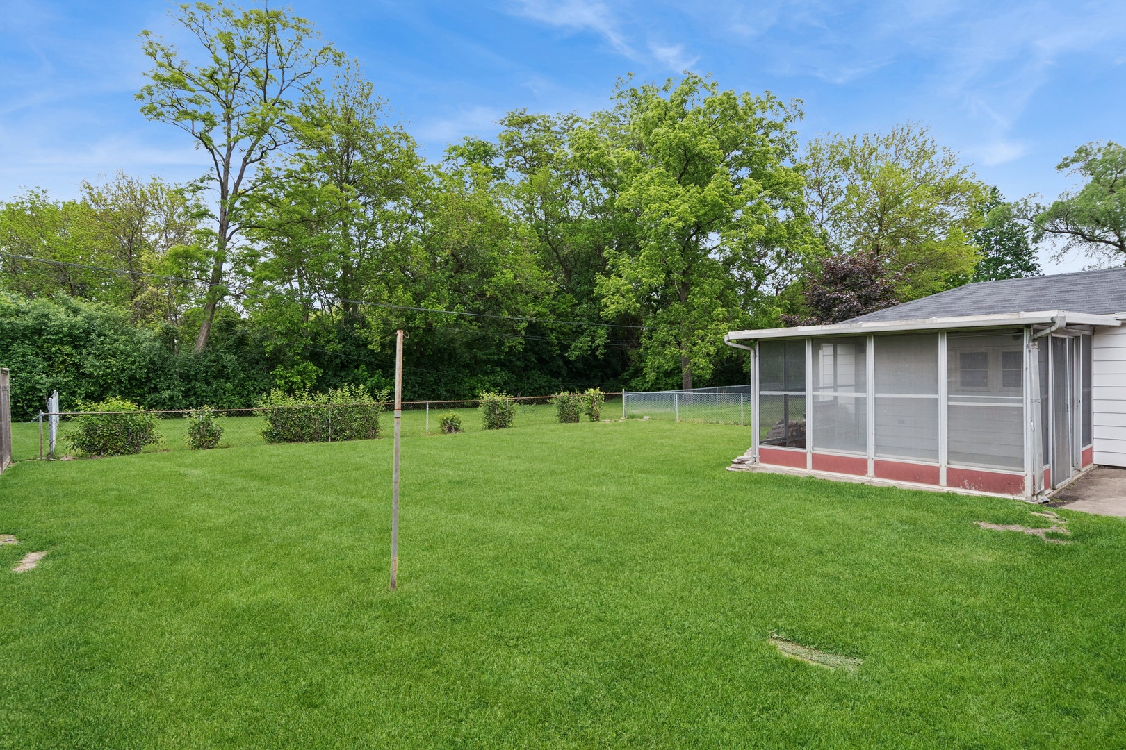 Large yard, fully fenced