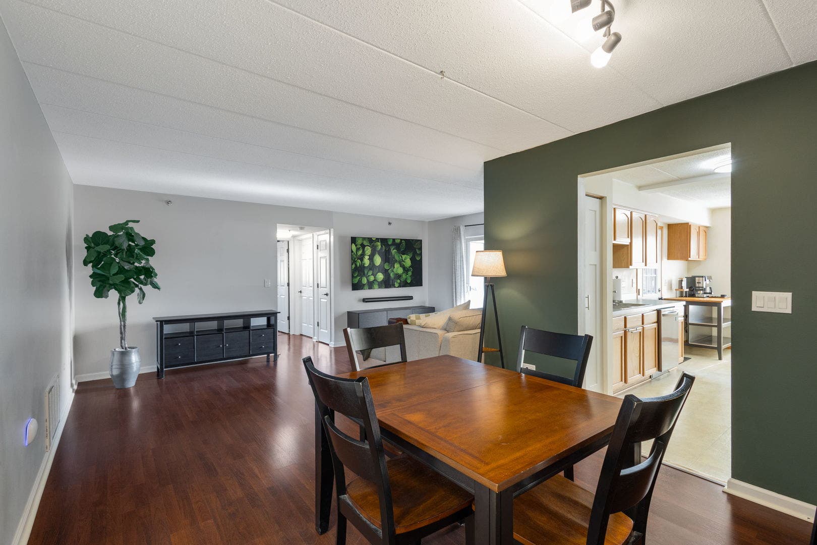 7025 Heritage Circle, #1B, Orland Park, IL 60462 7025 Heritage Circle, #1B, Orland Park, IL 60462