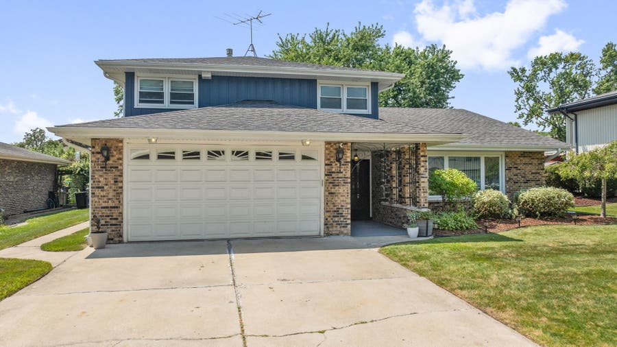 Property photo for 10362 S Alta Drive, Palos Hills, IL