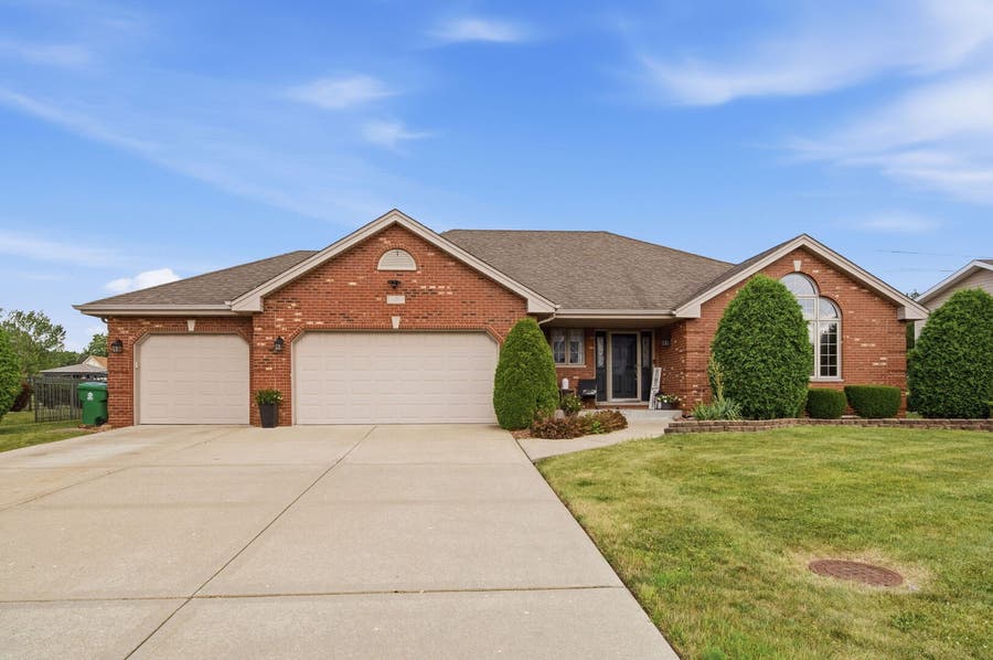 Property photo for 16065 Ridgewood Drive, Homer Glen, IL