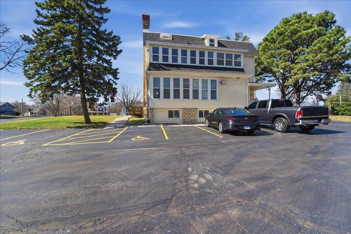 479 N Lake Street, Aurora, IL 60506 479 N Lake Street, Aurora, IL 60506