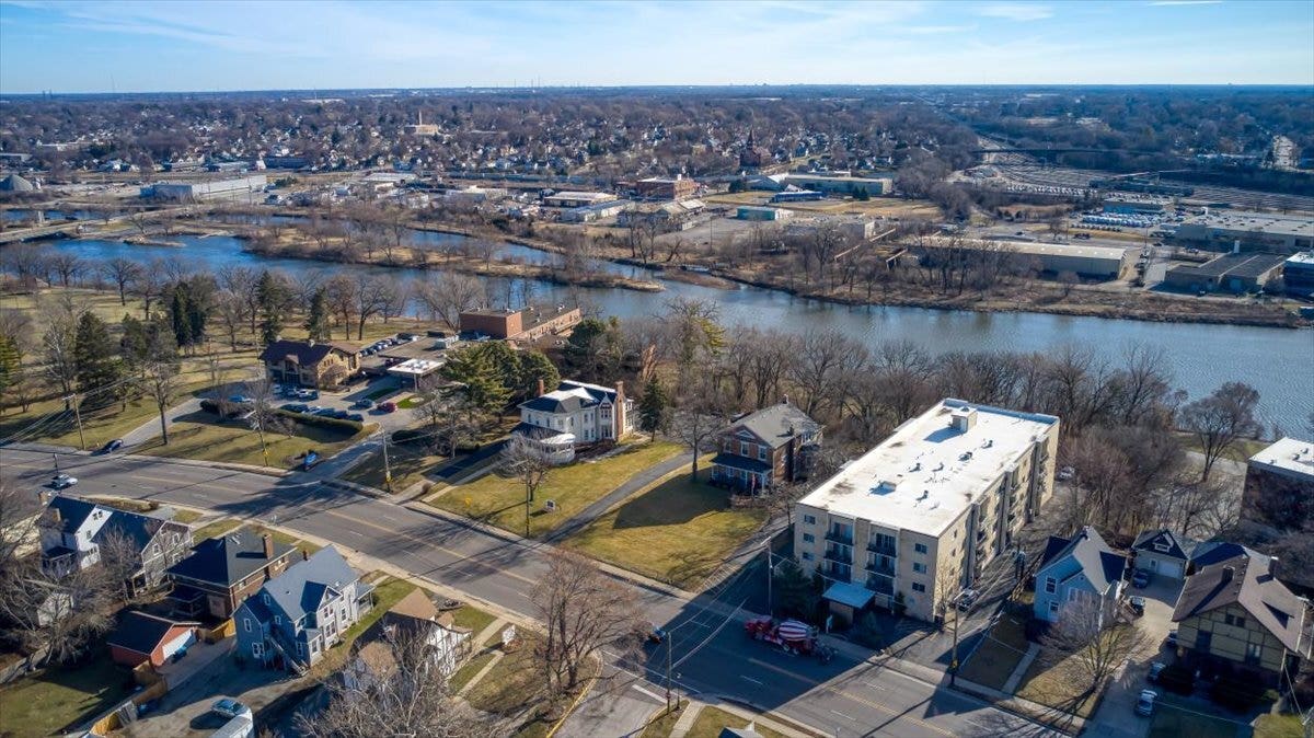 479 N Lake Street, Aurora, IL 60506 479 N Lake Street, Aurora, IL 60506