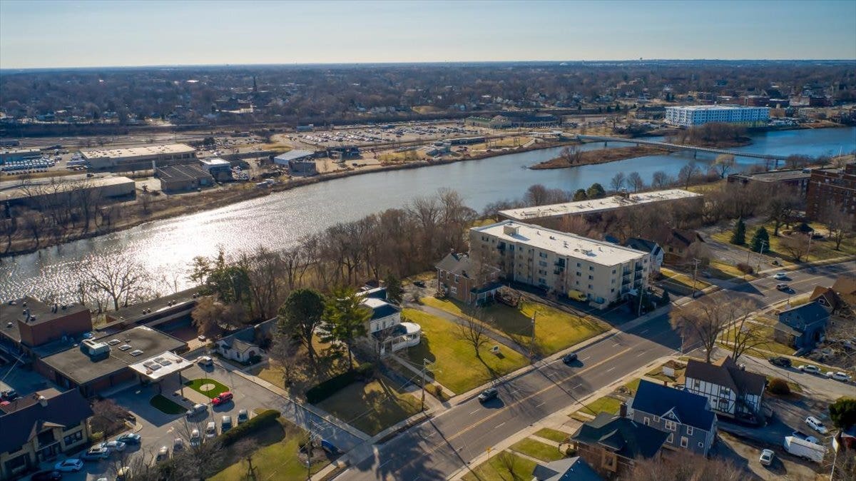 479 N Lake Street, Aurora, IL 60506 479 N Lake Street, Aurora, IL 60506