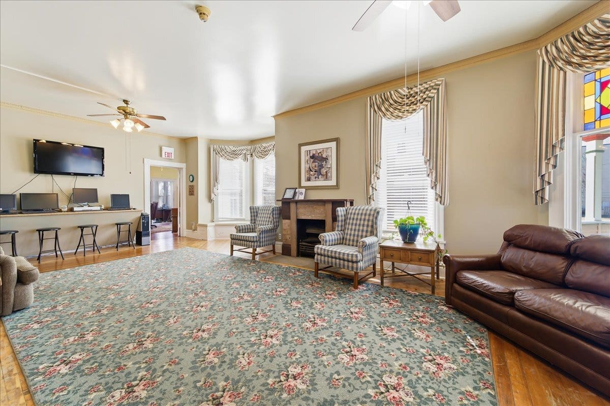 479 N Lake Street, Aurora, IL 60506 479 N Lake Street, Aurora, IL 60506