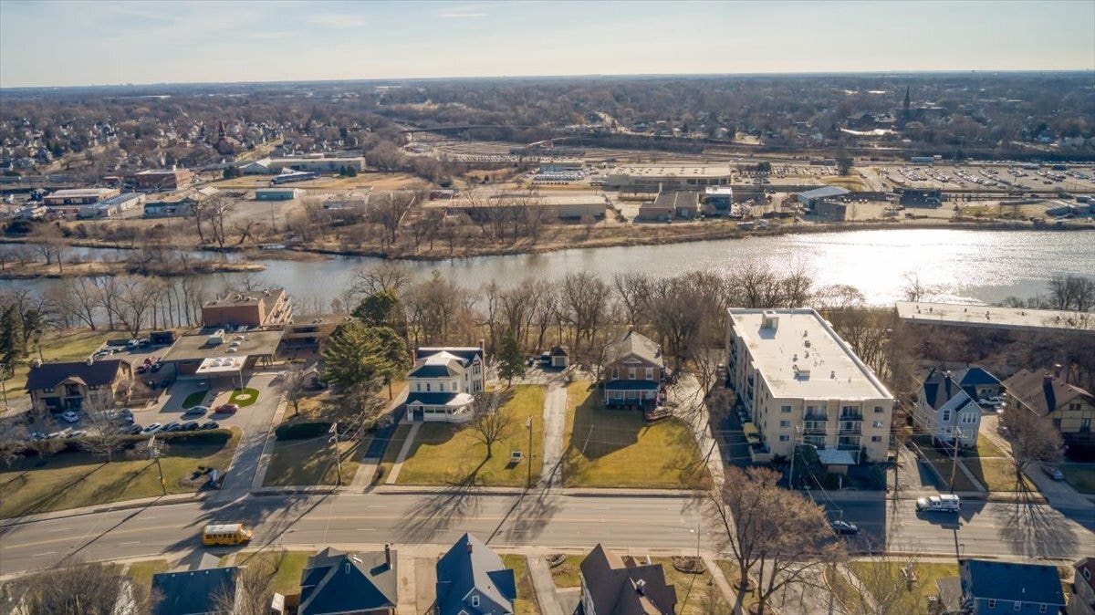 479 N Lake Street, Aurora, IL 60506 479 N Lake Street, Aurora, IL 60506