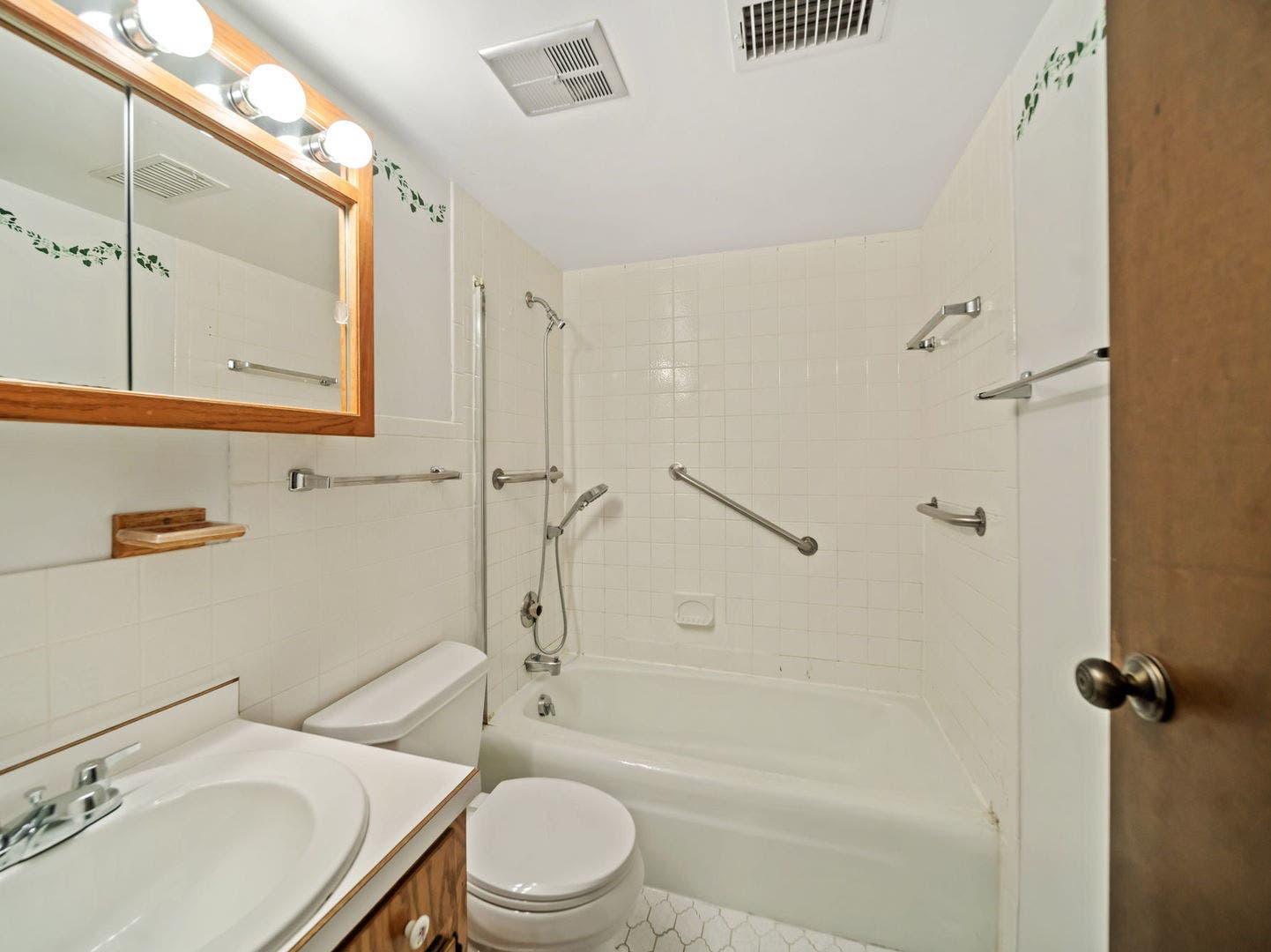 500 Redondo Drive, #205, Downers Grove, IL 60516 500 Redondo Drive, #205, Downers Grove, IL 60516