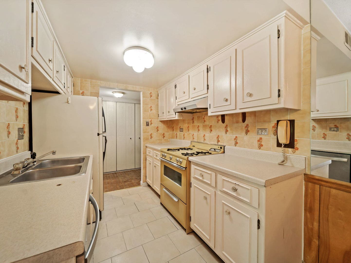 500 Redondo Drive, #205, Downers Grove, IL 60516 500 Redondo Drive, #205, Downers Grove, IL 60516