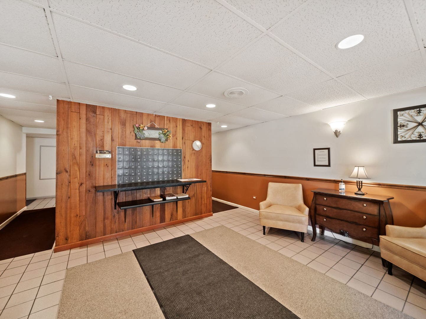 500 Redondo Drive, #205, Downers Grove, IL 60516 Main Entrance - Lobby