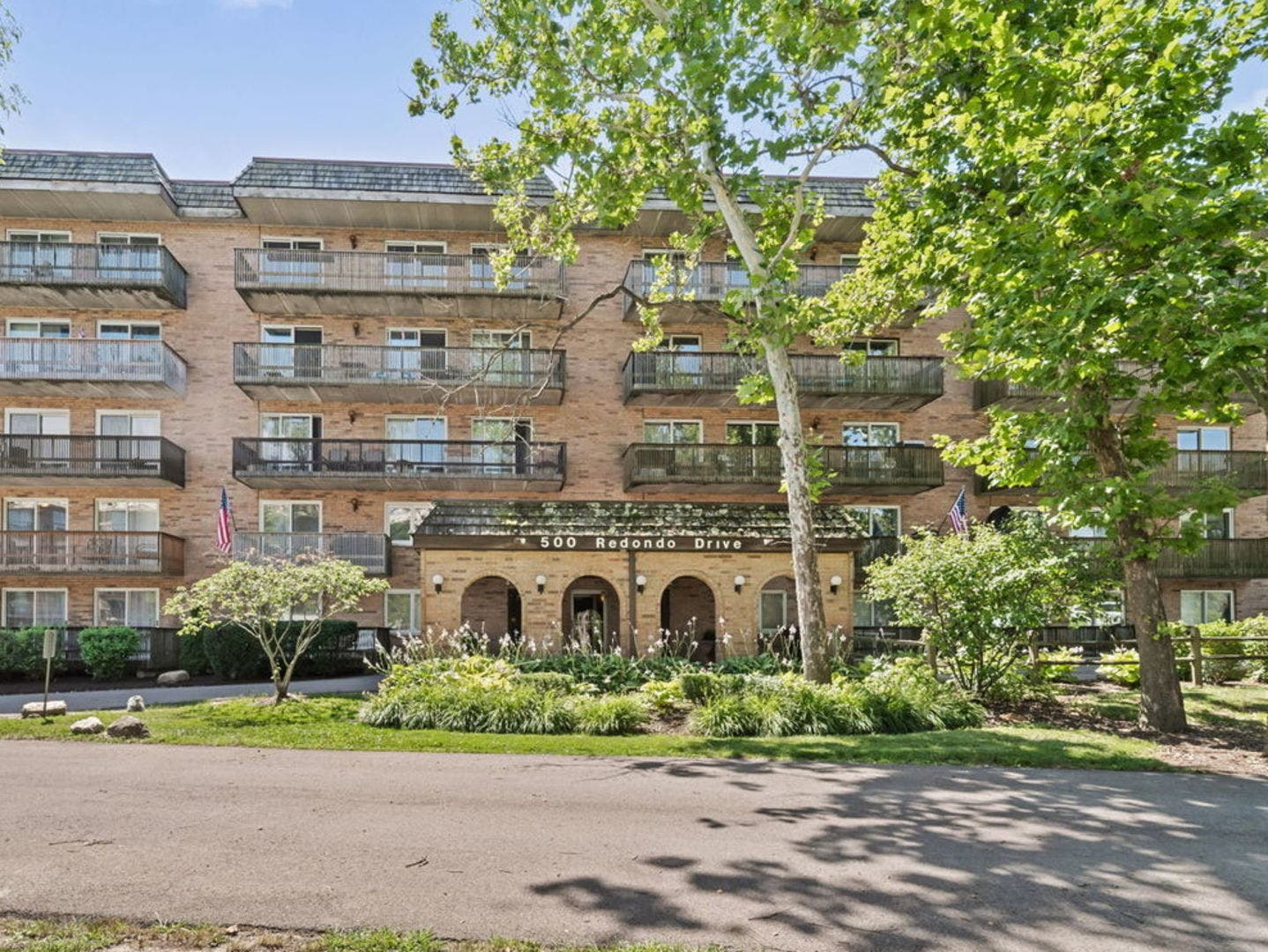 500 Redondo Drive, #205, Downers Grove, IL 60516 500 Redondo Drive, #205, Downers Grove, IL 60516