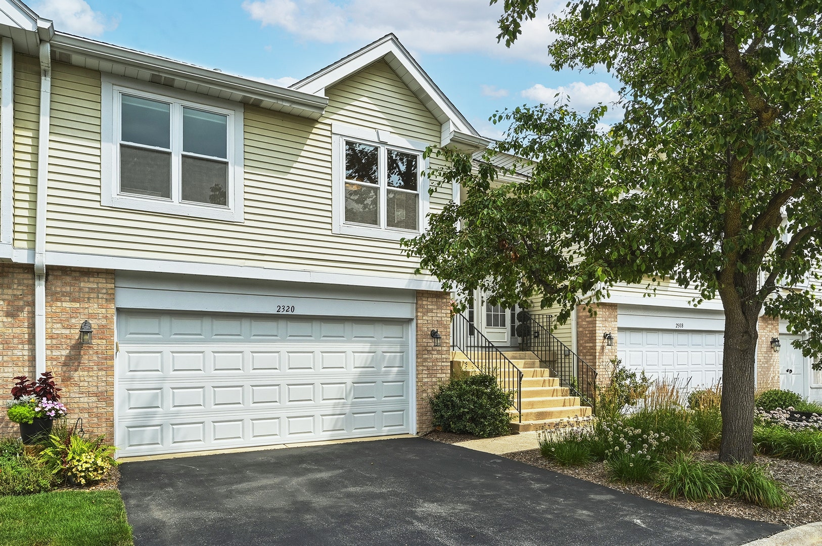 2320 Chasewood Drive, Downers Grove, IL 60515 2320 Chasewood Drive, Downers Grove, IL 60515