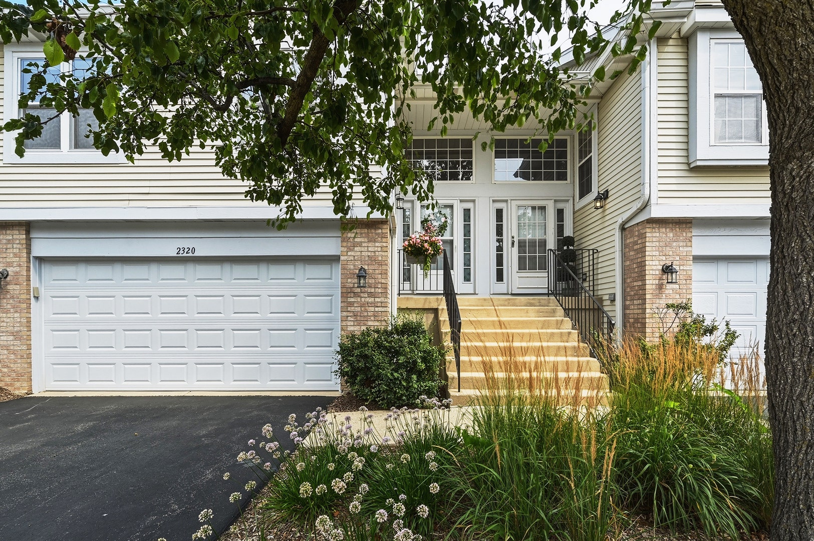 2320 Chasewood Drive, Downers Grove, IL 60515 2320 Chasewood Drive, Downers Grove, IL 60515