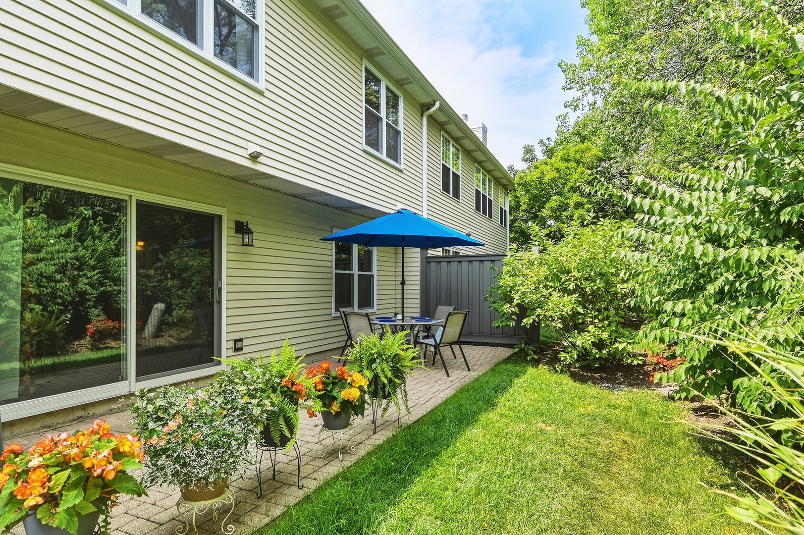 2320 Chasewood Drive, Downers Grove, IL 60515 2320 Chasewood Drive, Downers Grove, IL 60515