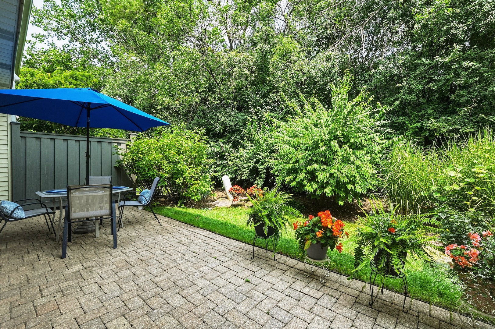 2320 Chasewood Drive, Downers Grove, IL 60515 2320 Chasewood Drive, Downers Grove, IL 60515