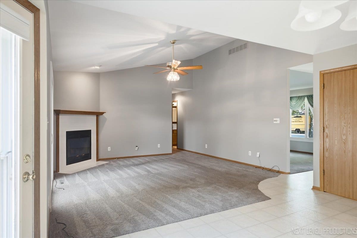 708 E Coady Drive, Minooka, IL 60447 708 E Coady Drive, Minooka, IL 60447