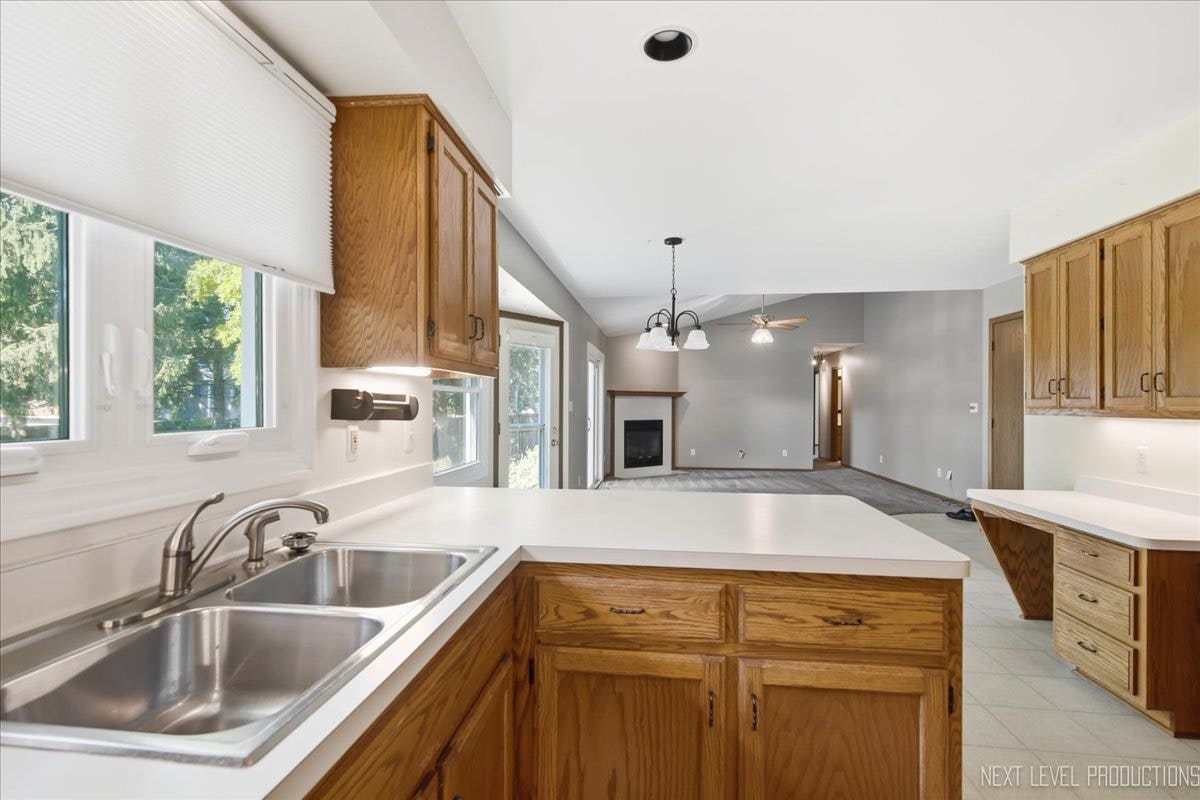 708 E Coady Drive, Minooka, IL 60447 708 E Coady Drive, Minooka, IL 60447