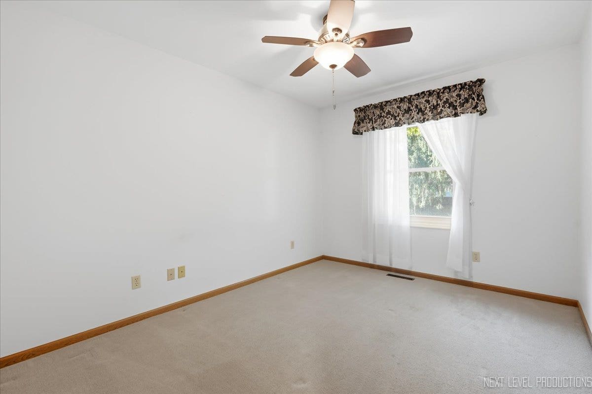 708 E Coady Drive, Minooka, IL 60447 708 E Coady Drive, Minooka, IL 60447