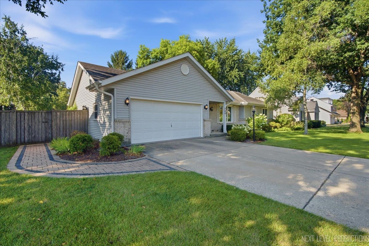 708 E Coady Drive, Minooka, IL 60447 708 E Coady Drive, Minooka, IL 60447