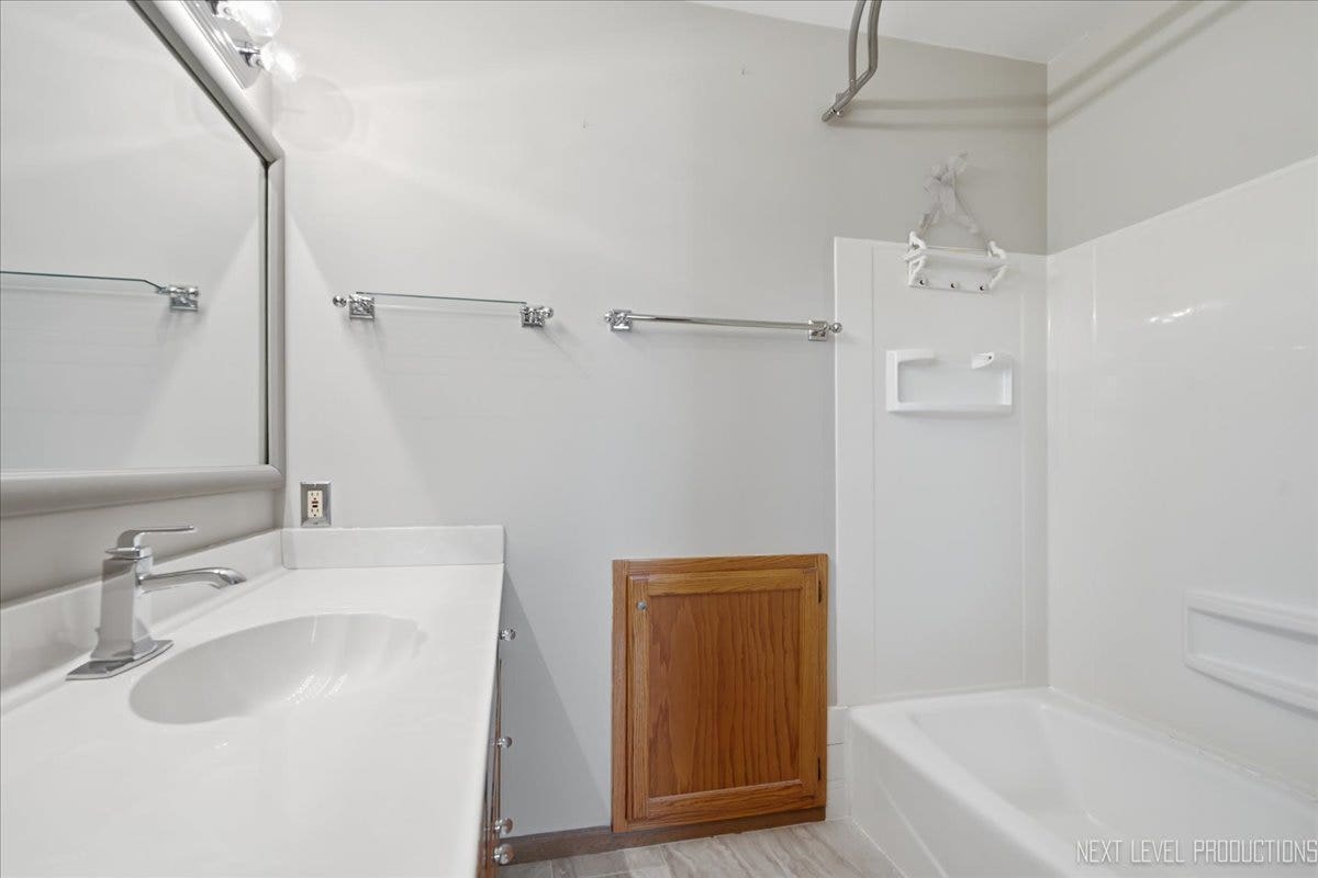 708 E Coady Drive, Minooka, IL 60447 708 E Coady Drive, Minooka, IL 60447