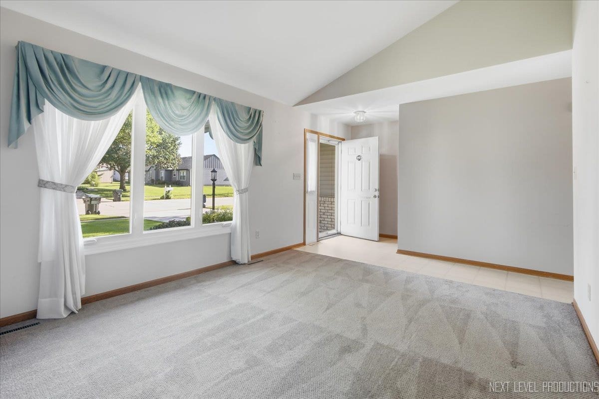 708 E Coady Drive, Minooka, IL 60447 708 E Coady Drive, Minooka, IL 60447