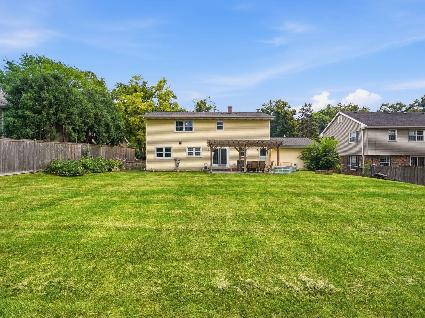 916 Stratford Lane, Downers Grove, IL 60516