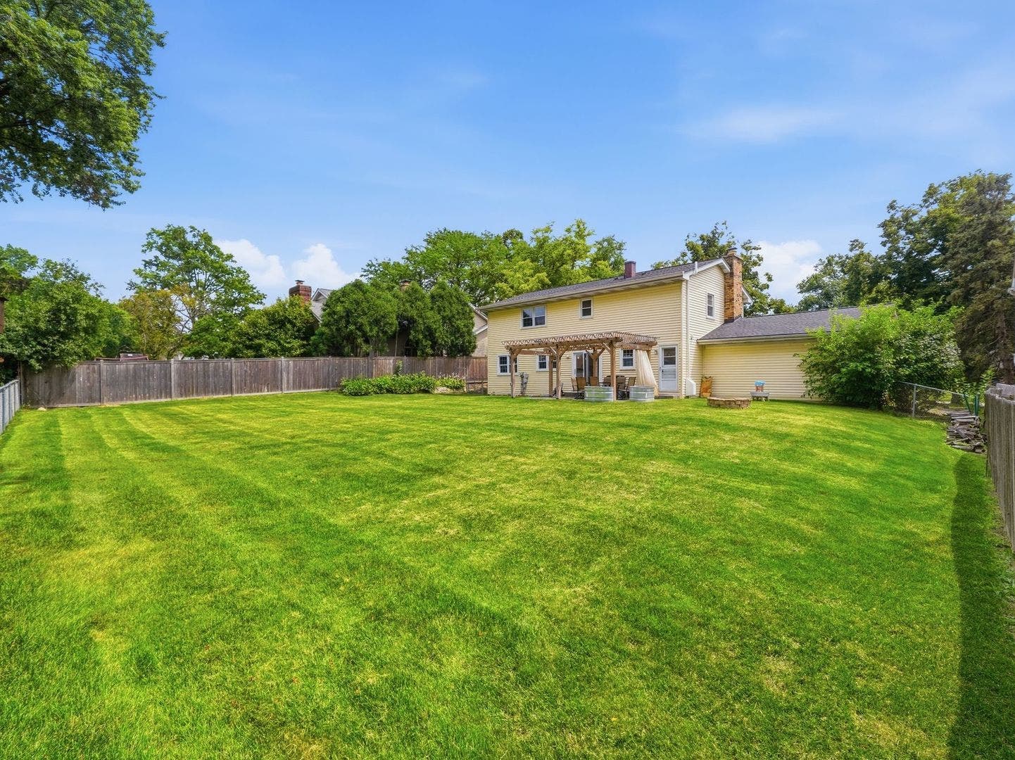 916 Stratford Lane, Downers Grove, IL 60516