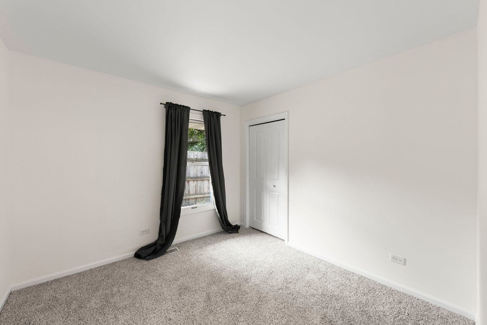 121 Newport Drive, Bolingbrook, IL 60440