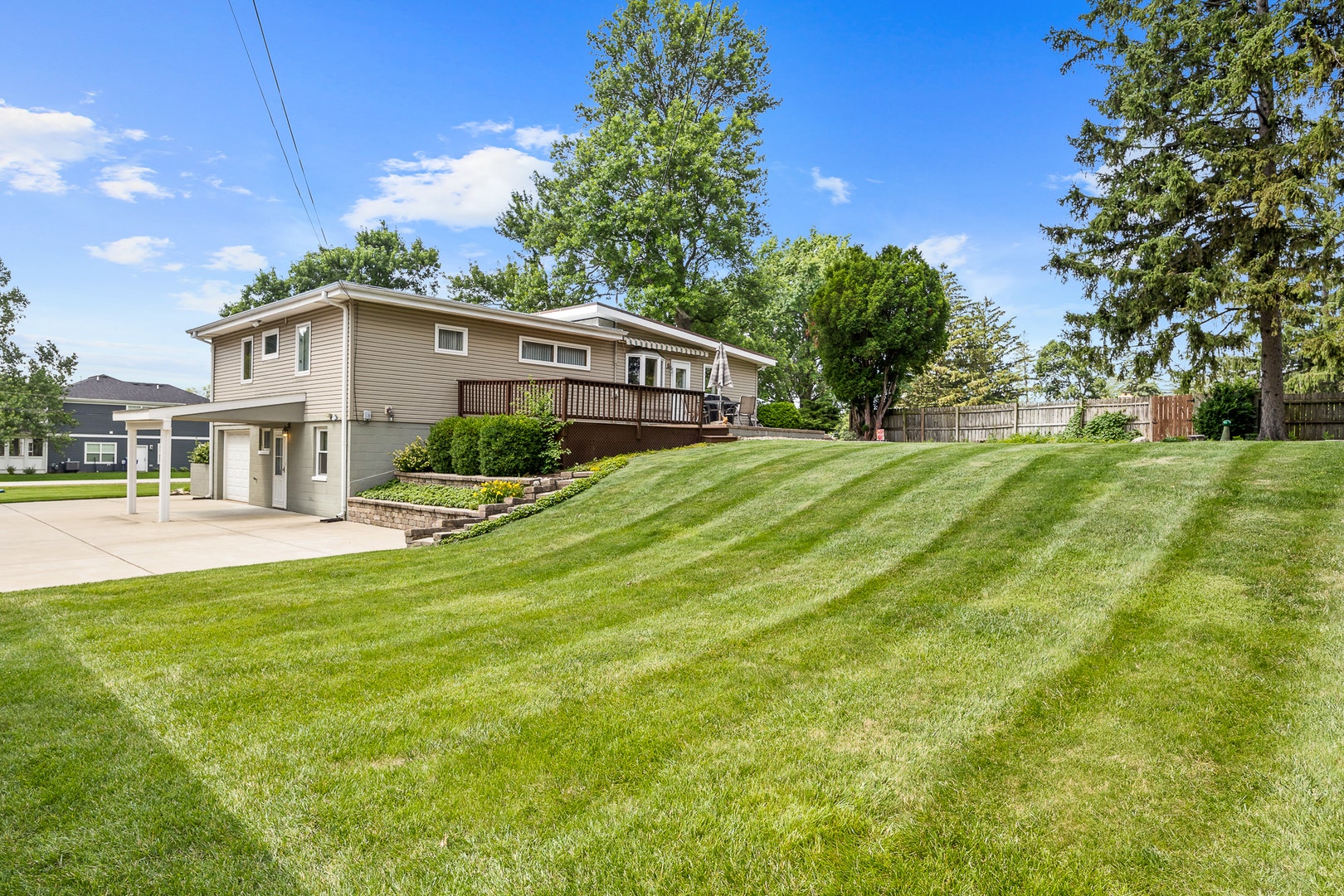 2474 College Road, Downers Grove, IL 60516