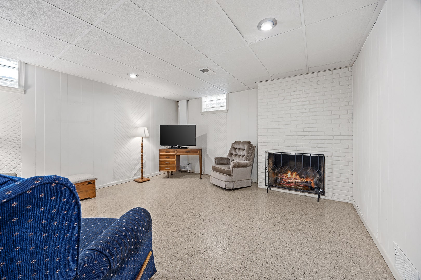 2474 College Road, Downers Grove, IL 60516