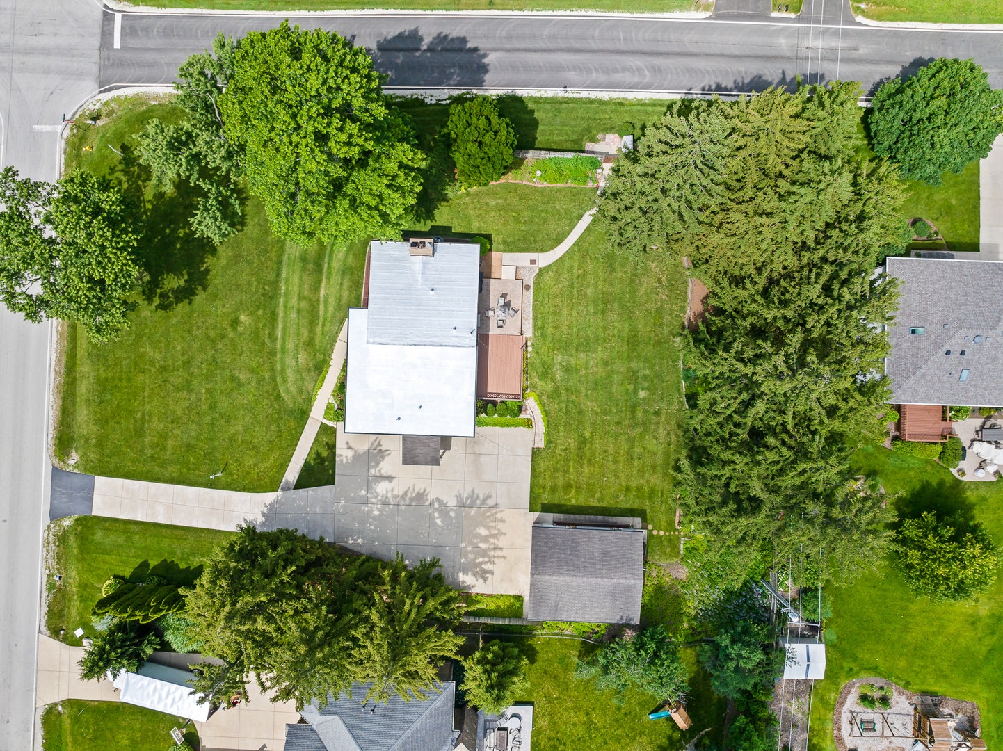 2474 College Road, Downers Grove, IL 60516