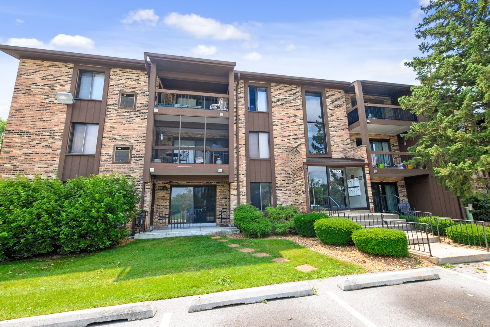 7523 175th Street, #731, Tinley Park, IL 60477