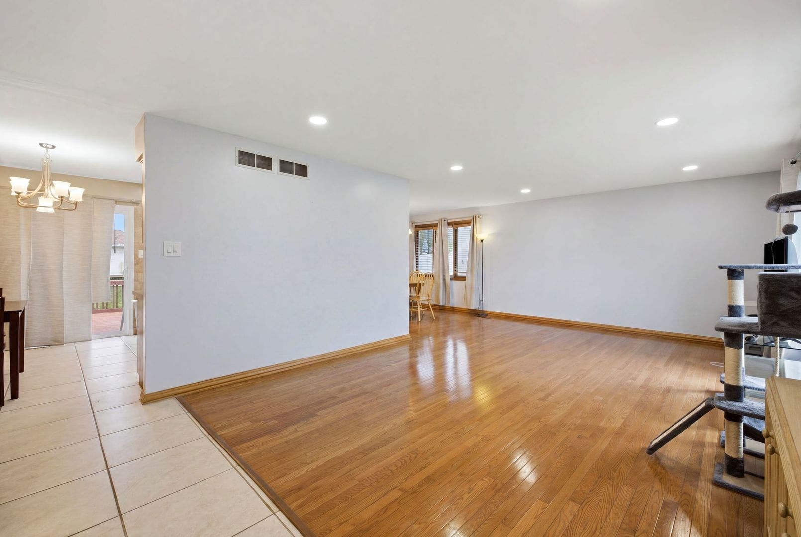 8612 Carriage Lane, Tinley Park, IL 60487 8612 Carriage Lane, Tinley Park, IL 60487