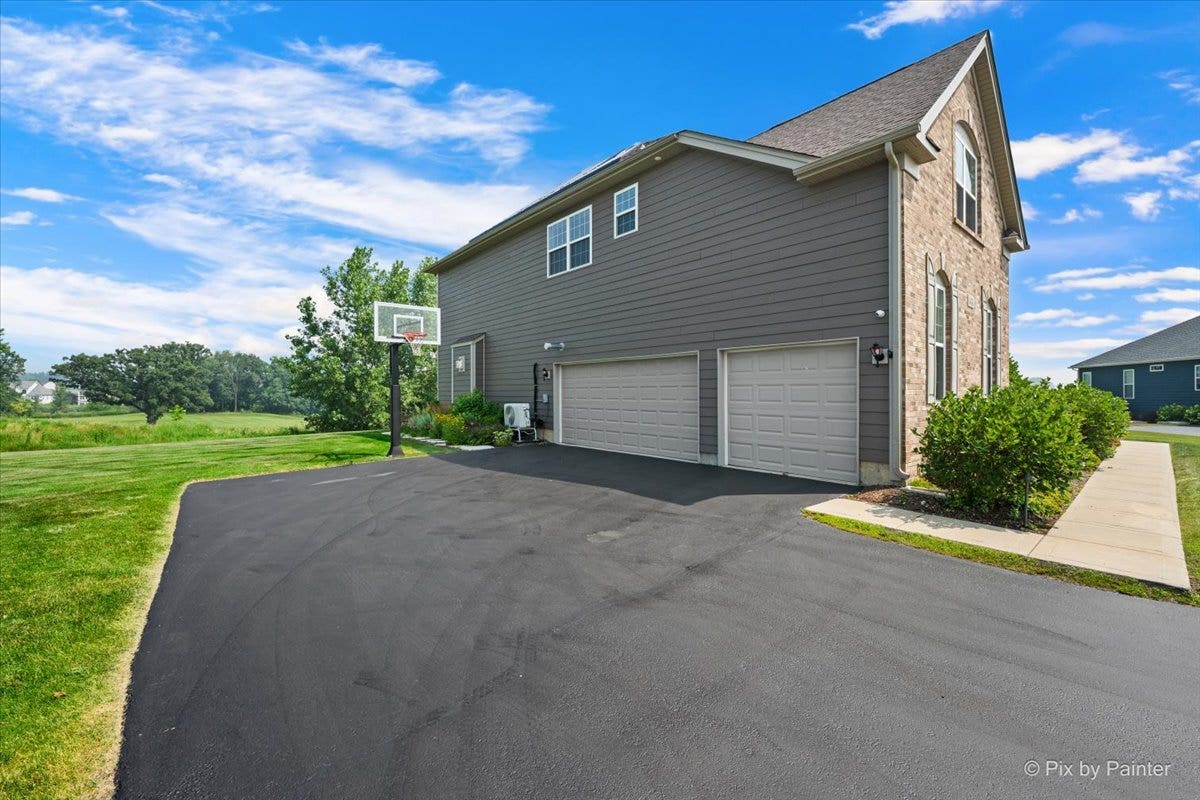 1451 Bethpage Circle, Elgin, IL 60124 1451 Bethpage Circle, Elgin, IL 60124