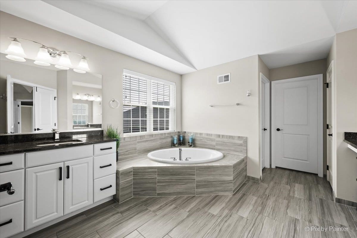 1451 Bethpage Circle, Elgin, IL 60124 1451 Bethpage Circle, Elgin, IL 60124