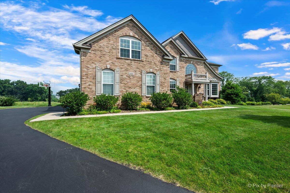 1451 Bethpage Circle, Elgin, IL 60124 1451 Bethpage Circle, Elgin, IL 60124