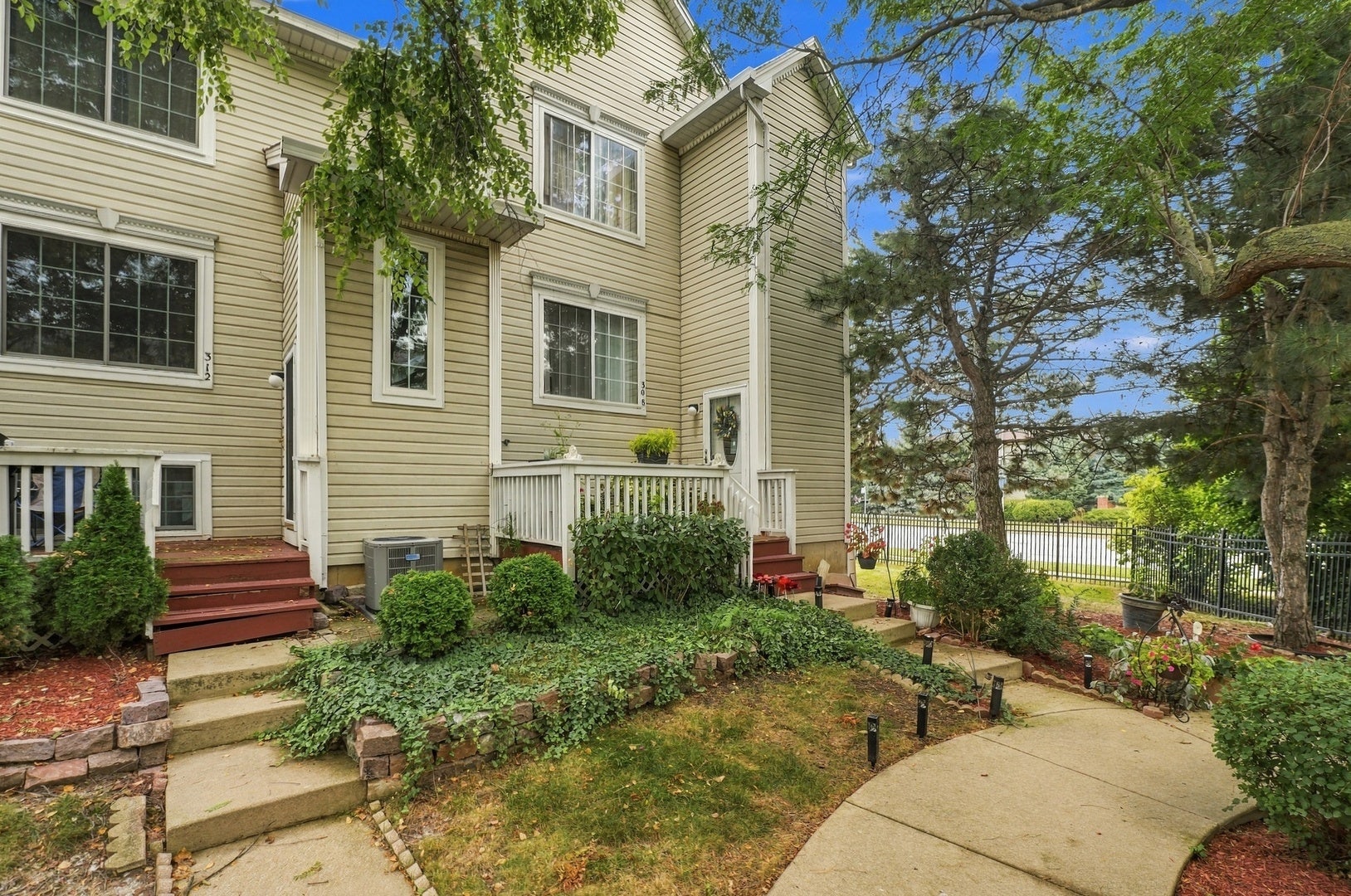308 WINDCREST Court, #308, Bolingbrook, IL 60440