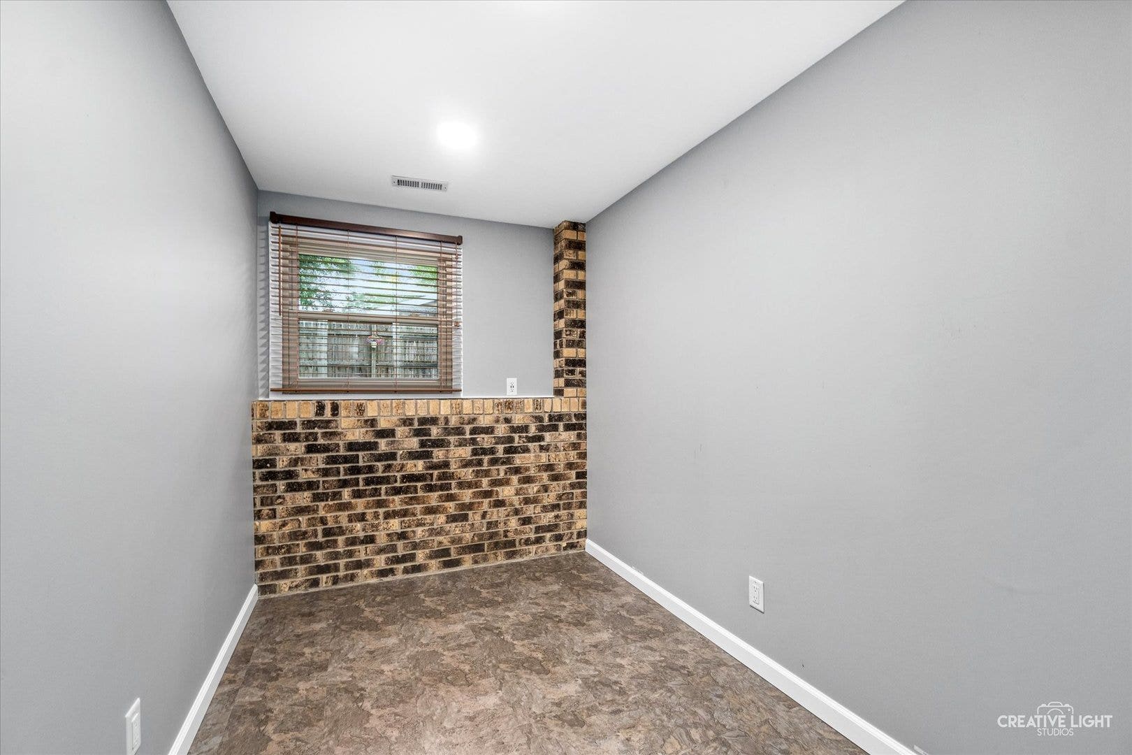 231 Lincolnshire Lane, Bolingbrook, IL 60440 Flexible bonus room can be used as office, overnig