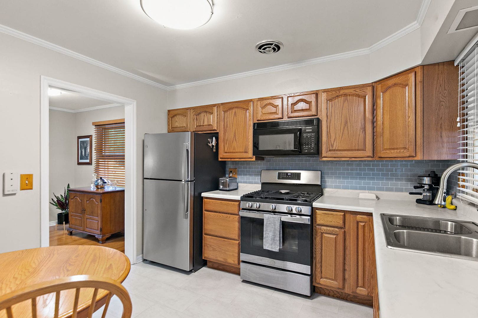 846 Sioux Drive, Elgin, IL 60120 846 Sioux Drive, Elgin, IL 60120