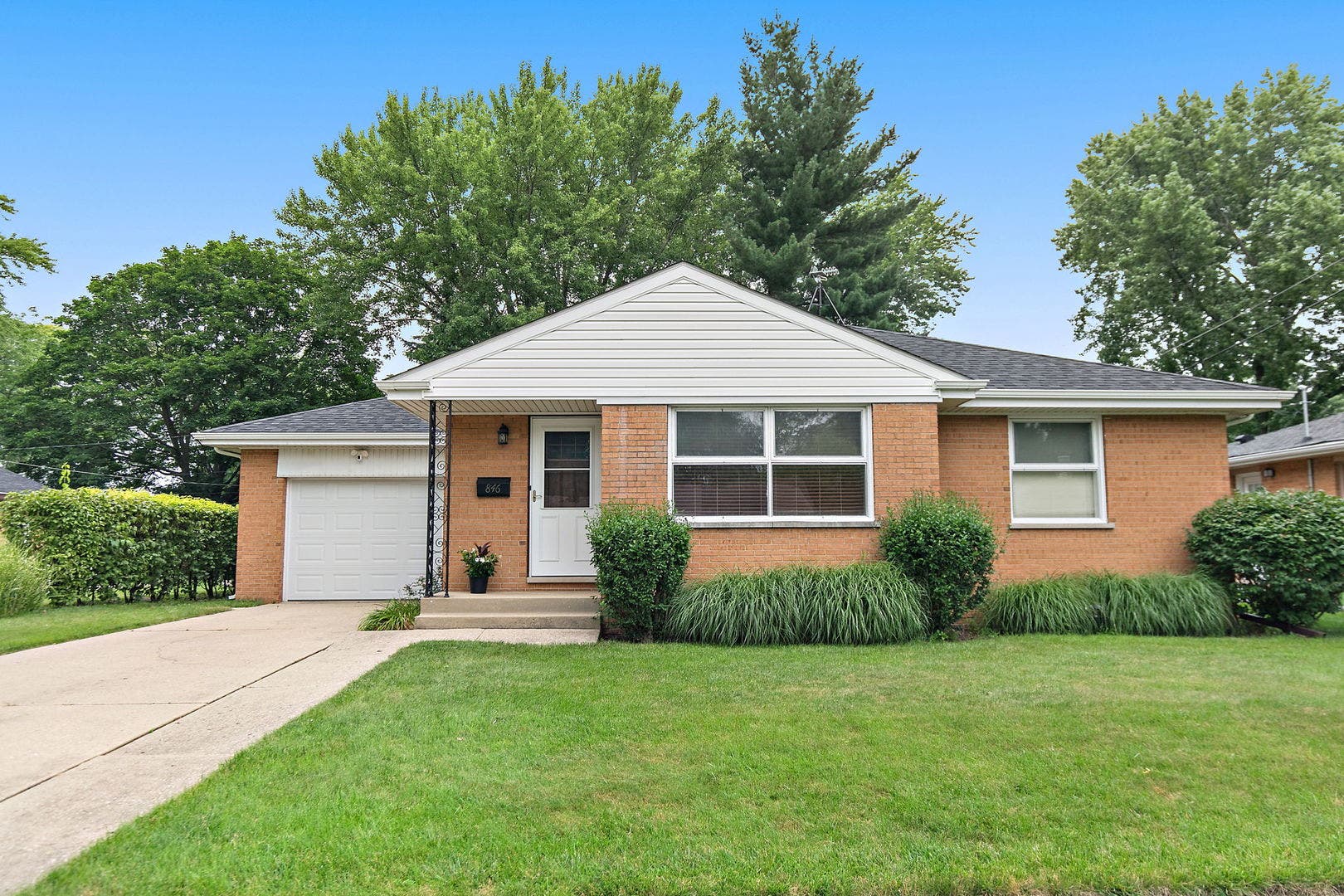 846 Sioux Drive, Elgin, IL 60120 846 Sioux Drive, Elgin, IL 60120