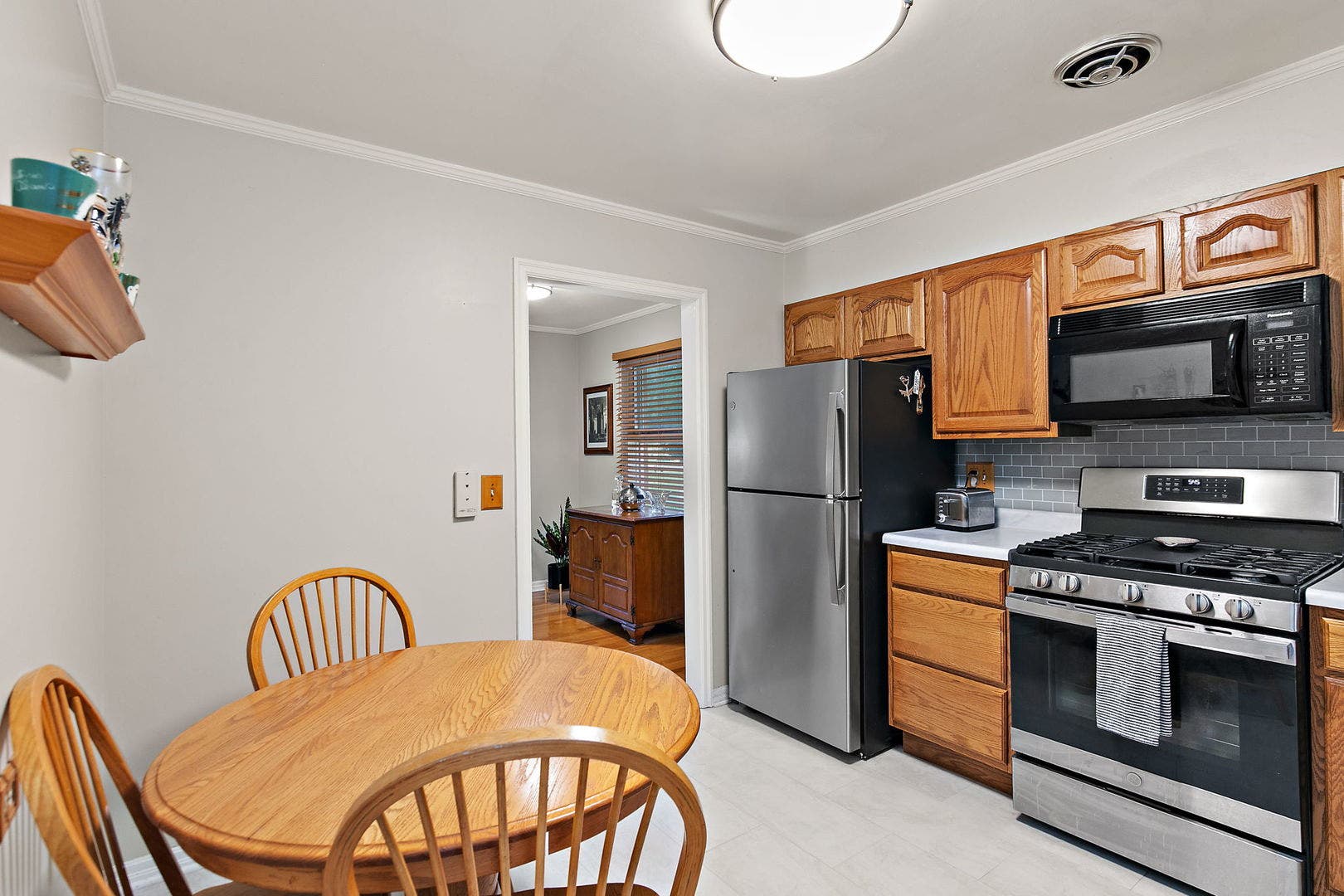 846 Sioux Drive, Elgin, IL 60120 846 Sioux Drive, Elgin, IL 60120