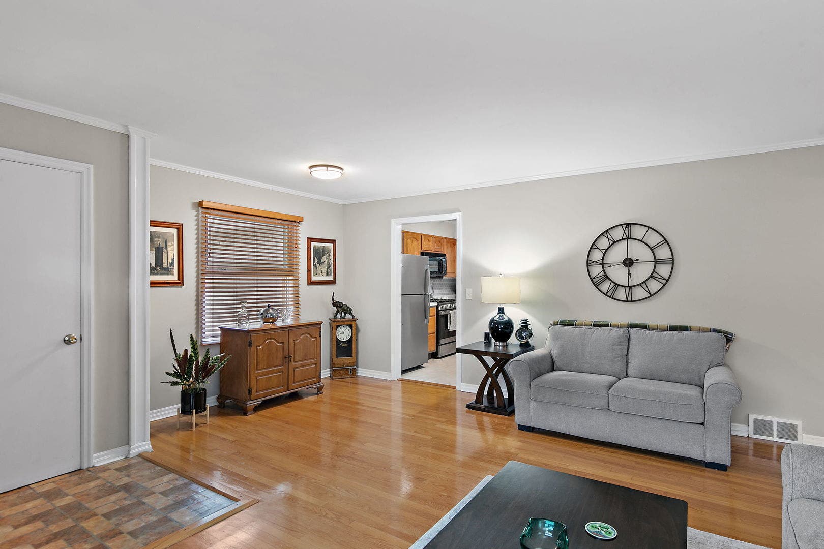 846 Sioux Drive, Elgin, IL 60120 846 Sioux Drive, Elgin, IL 60120