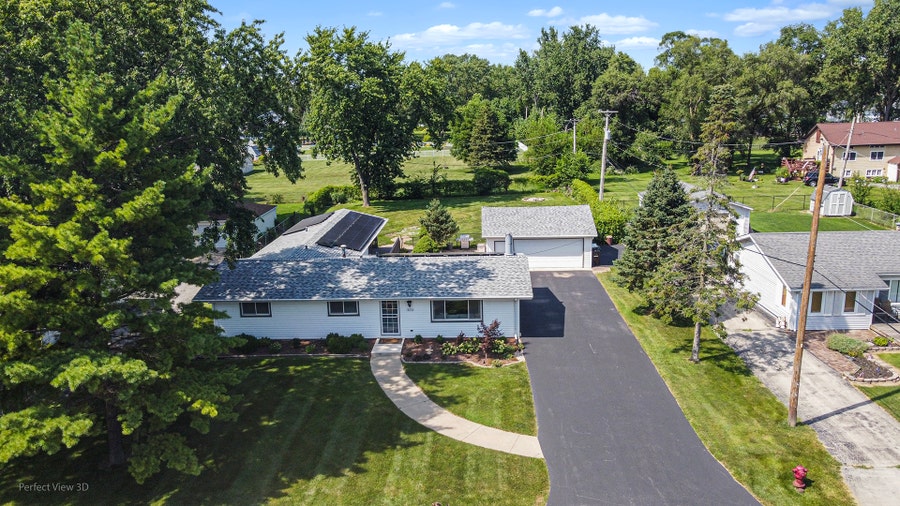 Property photo for 313 W Woodlawn Road, New Lenox, IL