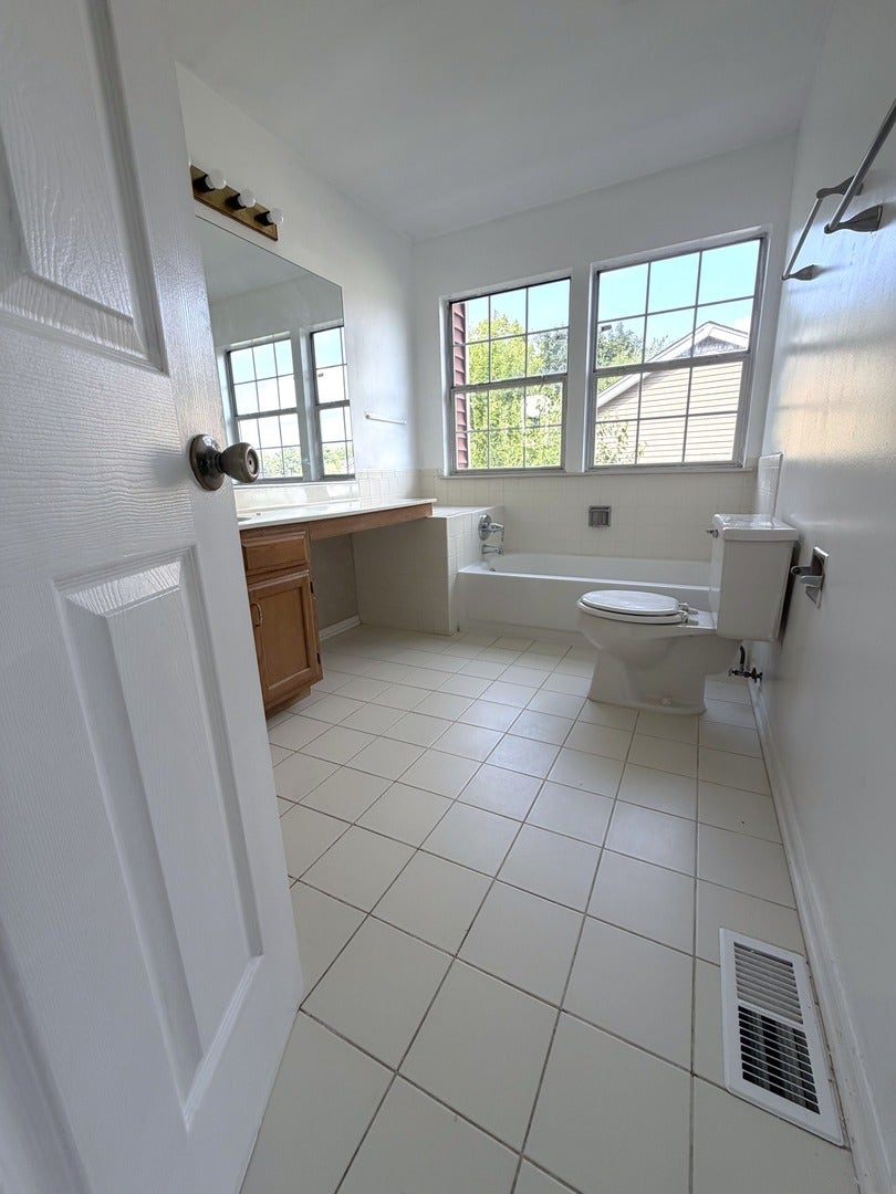 3590 Fairfax Court E, Aurora, IL 60504 3590 Fairfax Court E, Aurora, IL 60504